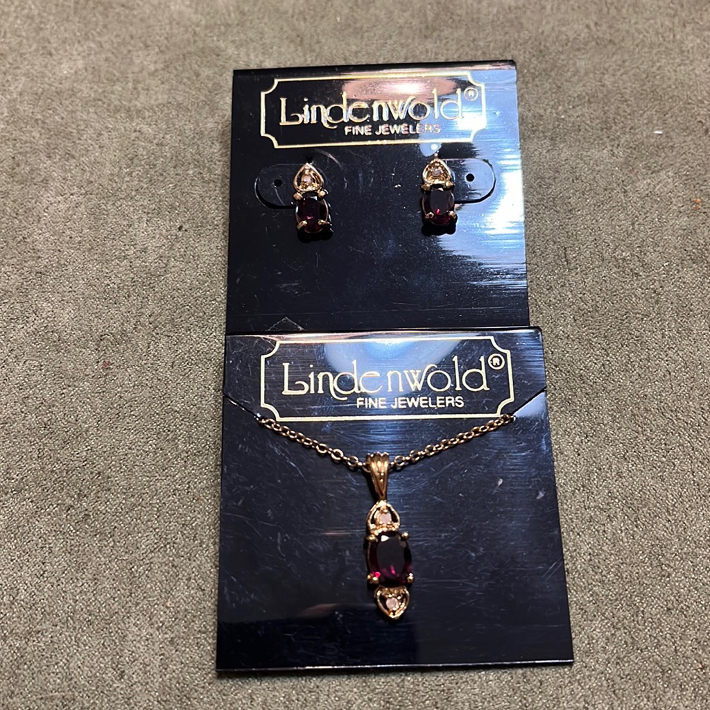 Lindenwold Fine Jewelers Earring And Necklace Set